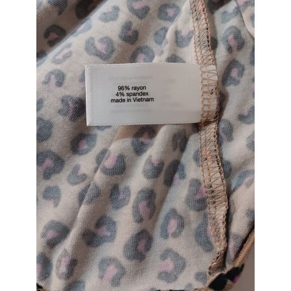 LANE BRYANT Top Blouse Cute Buttons 14/16 Pink Animal Print V-Neck Stretchy Knit - Picture 7 of 7